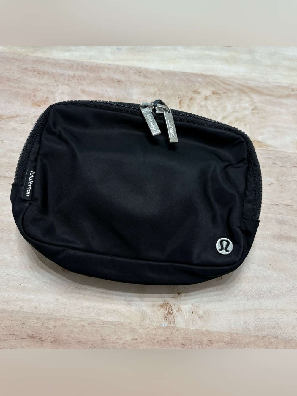 LULULEMON Everywhere Belt Bag - Picture 2 of 8